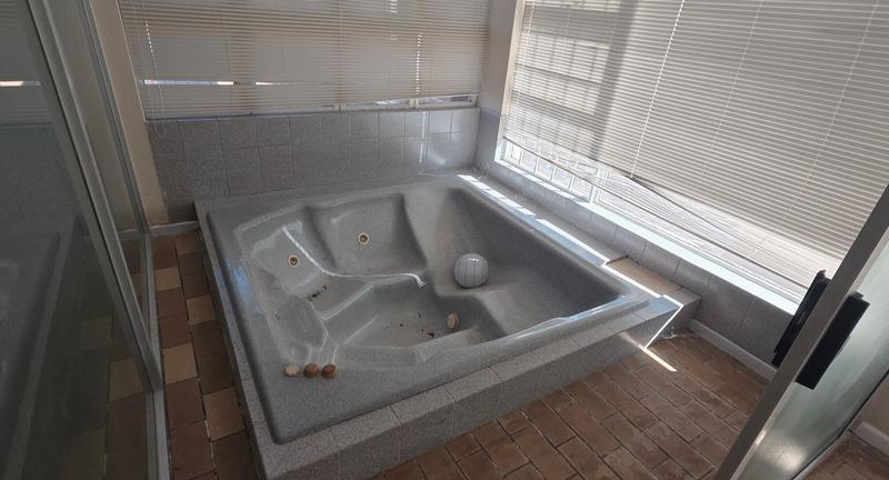 8 Bedroom Property for Sale in Middedorp Western Cape